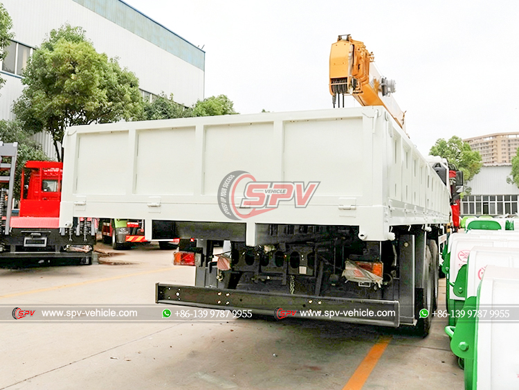 ISUZU Heavy-duty Truck Mounted Crane - Rear Right Side